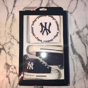 NY Yankees Bib & Baby Shoes